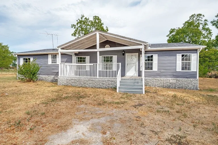 Campbell, TX Manufactured Home on 1.973 Acres with 3 Bedrooms property photo