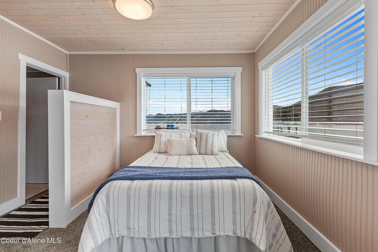 Bayview, Idaho Lake Pend Oreille Float Home with 3 Bedrooms photo 9
