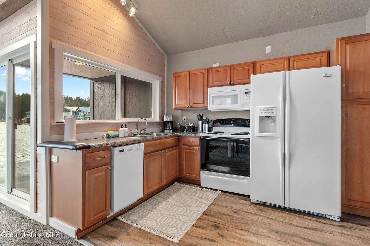 Bayview, Idaho Lake Pend Oreille Float Home with 3 Bedrooms photo 7