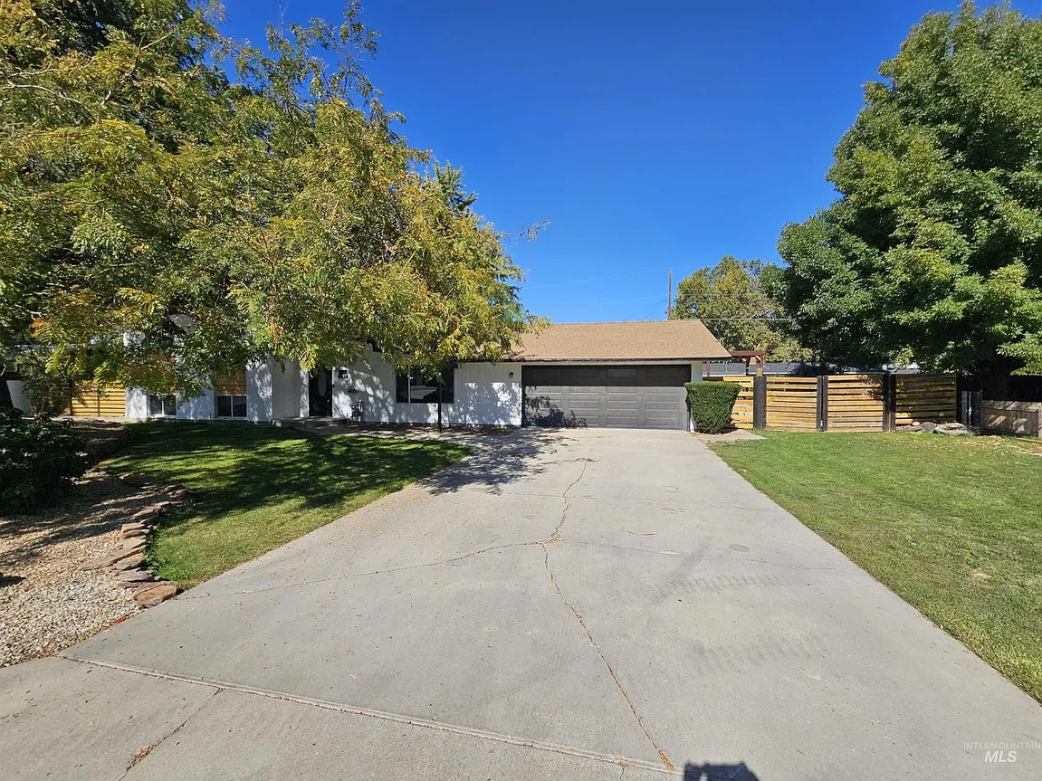Caldwell, Idaho Country Home for Sale: 5 Bedrooms on 0.29 Acres photo 2