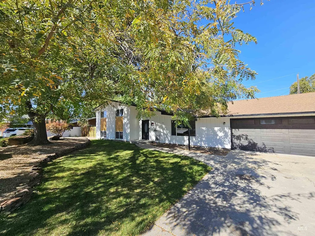Caldwell, Idaho Country Home for Sale: 5 Bedrooms on 0.29 Acres photo 5