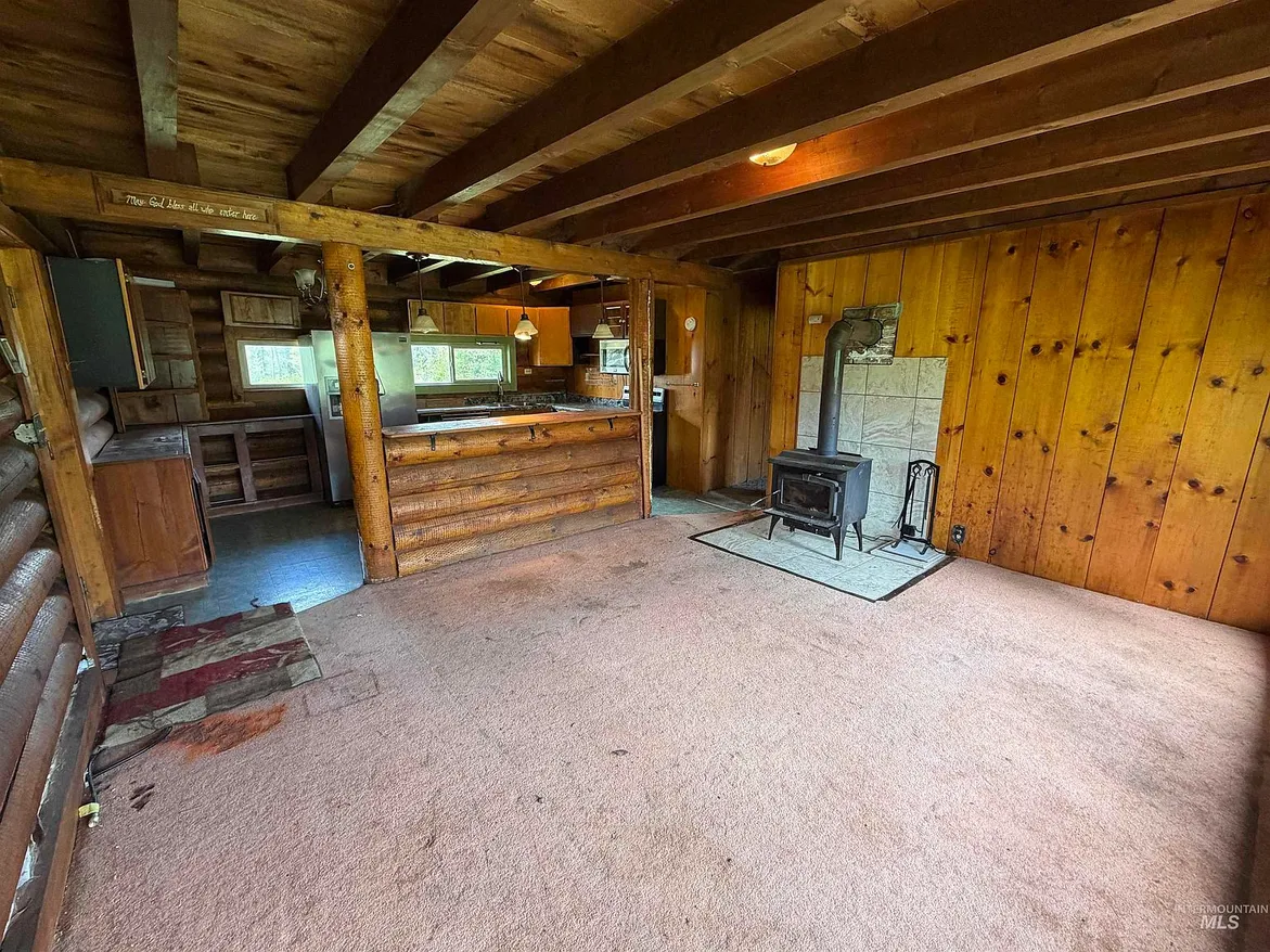 Deary, Idaho Log Cabin on 2.26 Acres with 3 Bedrooms photo 6