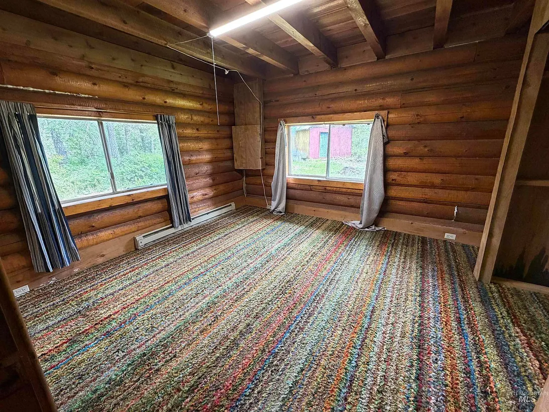 Deary, Idaho Log Cabin on 2.26 Acres with 3 Bedrooms photo 8