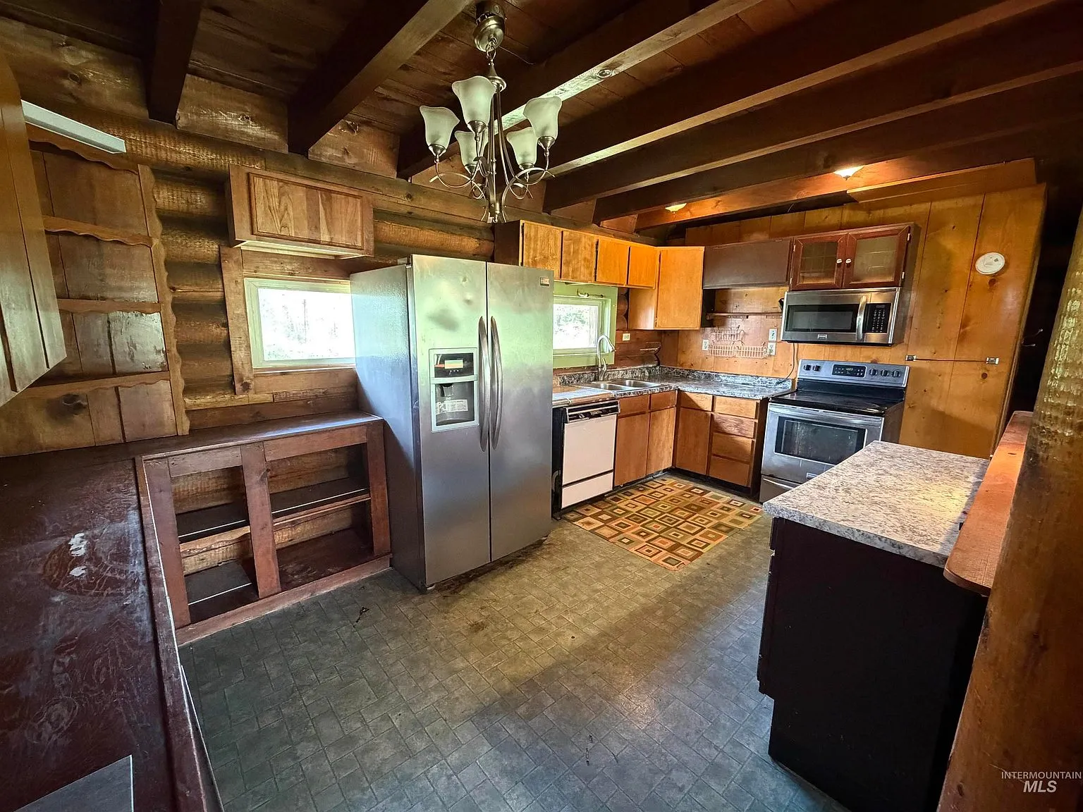 Deary, Idaho Log Cabin on 2.26 Acres with 3 Bedrooms photo 2