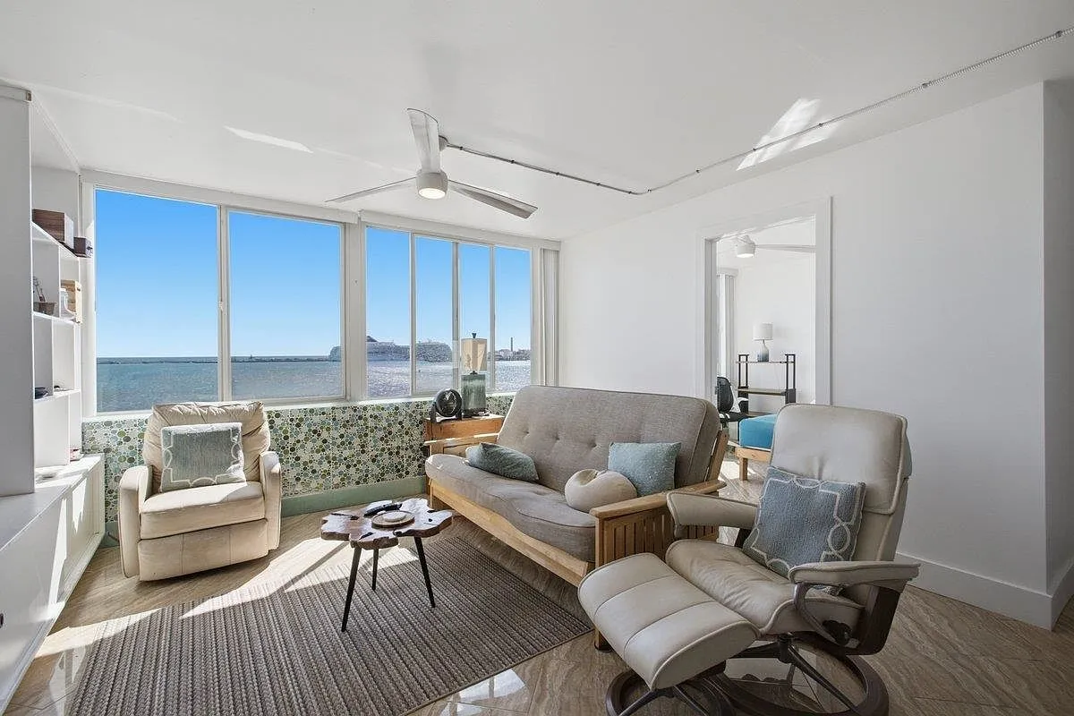 Renovated Top-Floor Ocean-View Condo at Harbor Lights in Kahului, Hawaii photo 9