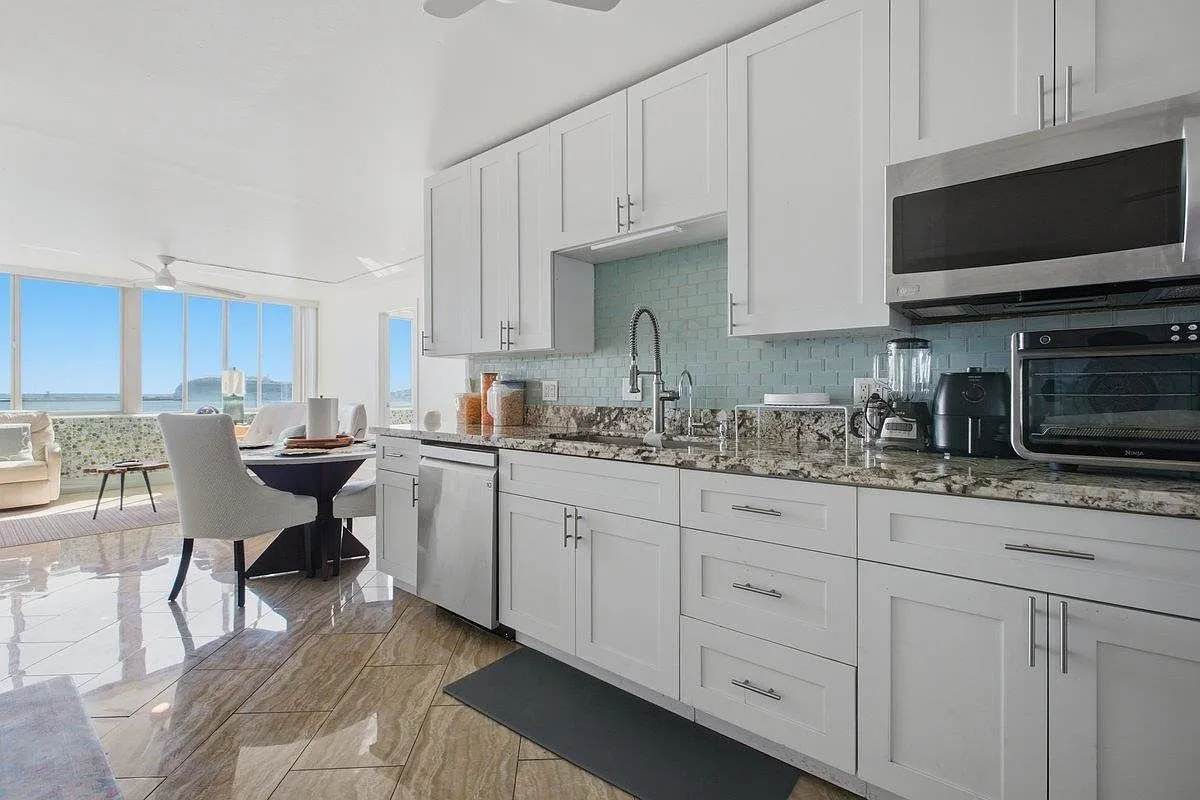 Renovated Top-Floor Ocean-View Condo at Harbor Lights in Kahului, Hawaii photo 2