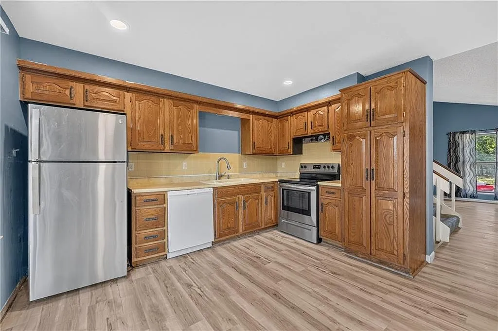 Multi-Family Investment Property for Sale at 8484 Lane Dr in Raytown, Missouri photo 10