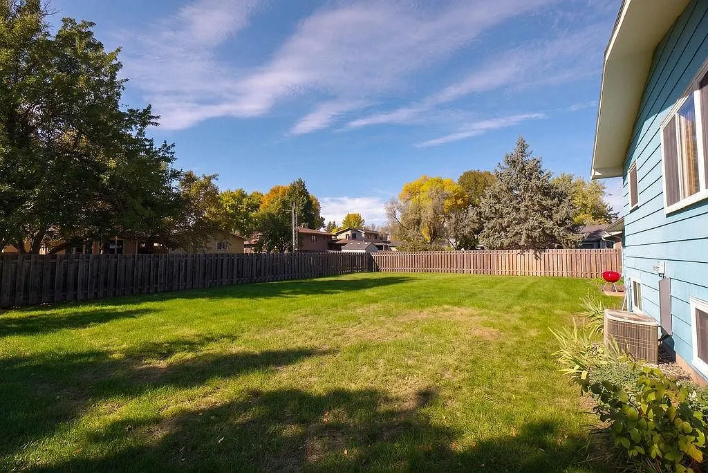 Fargo, North Dakota Bilevel Home with 3 Bedrooms and Attached Double Garage photo 5