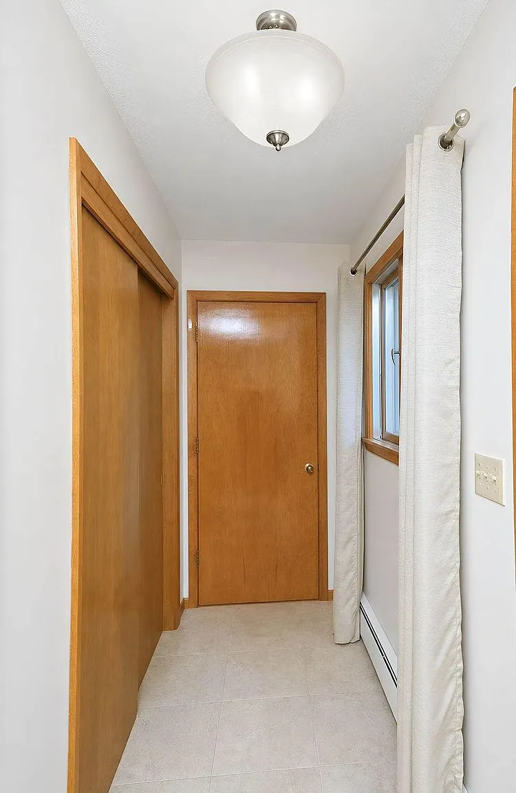 Fargo, North Dakota Bilevel Home with 3 Bedrooms and Attached Double Garage photo 6