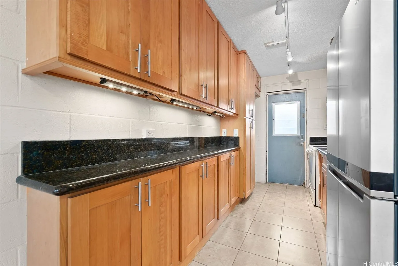 2-Bedroom Condo at 94-1037 Kahuamoku St APT 6 in Waipahu, Hawaii photo 4