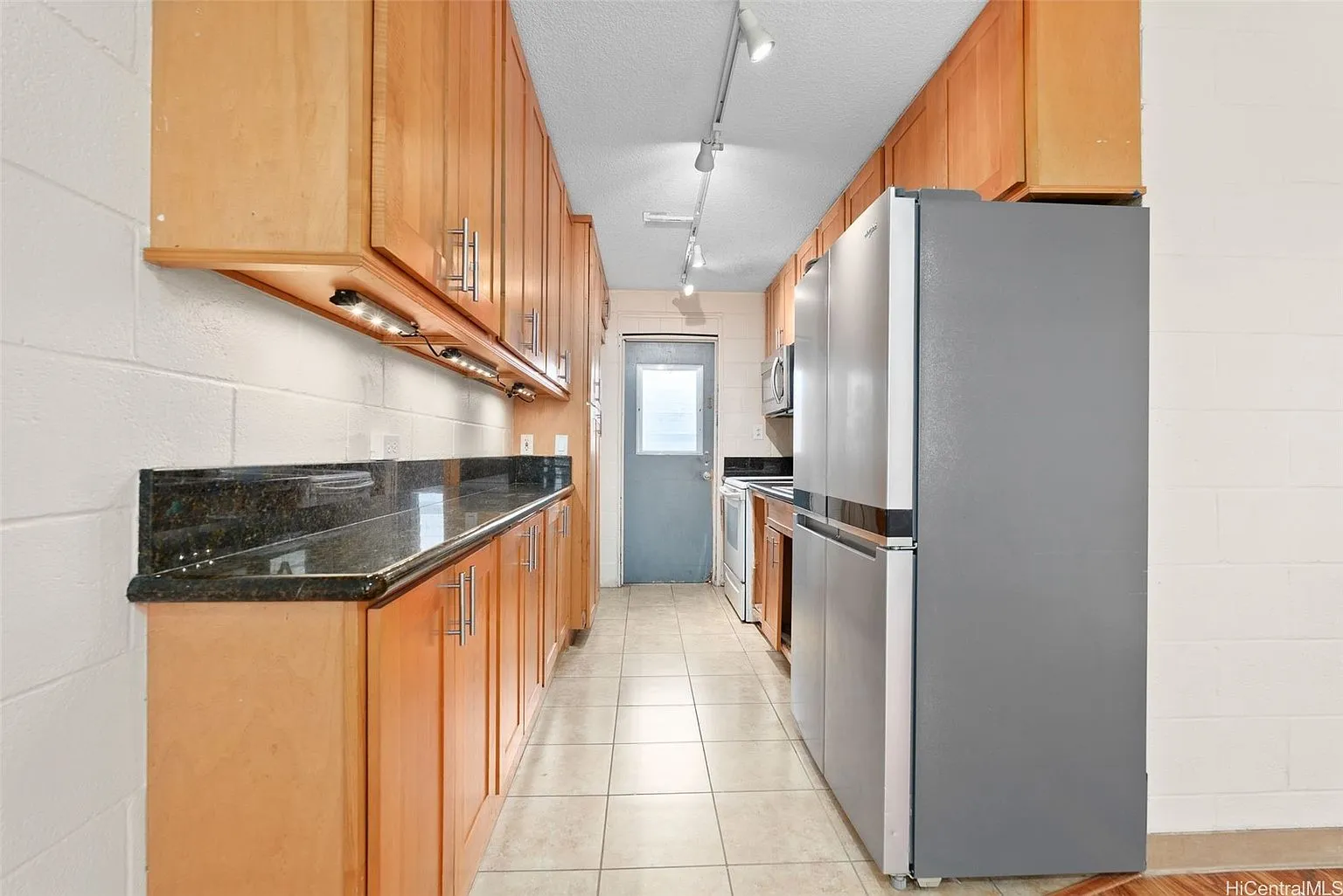 2-Bedroom Condo at 94-1037 Kahuamoku St APT 6 in Waipahu, Hawaii photo 3