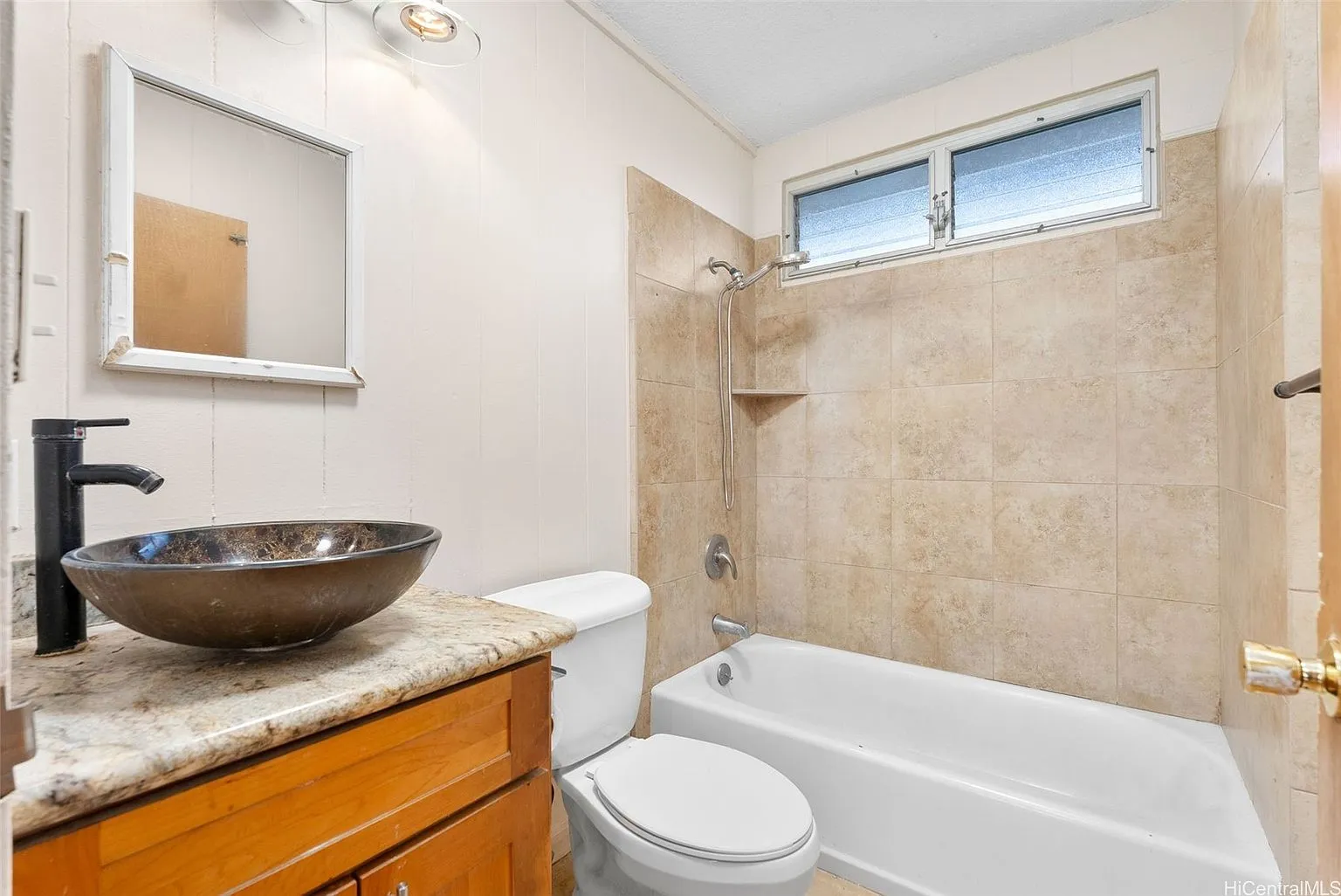 2-Bedroom Condo at 94-1037 Kahuamoku St APT 6 in Waipahu, Hawaii photo 9