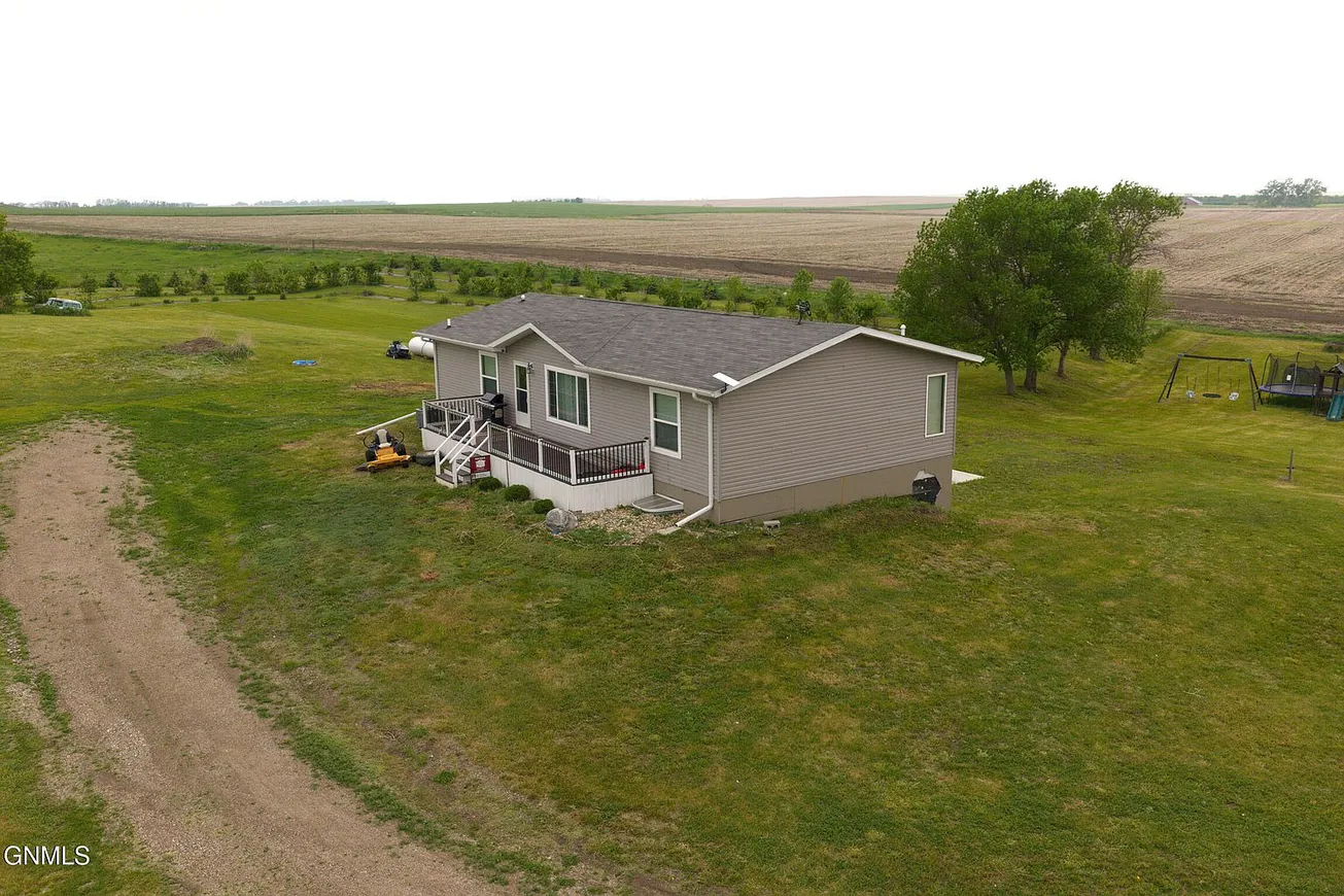 Strasburg, ND Country Home on 5.78 Acres with Walkout Lower Level photo 8