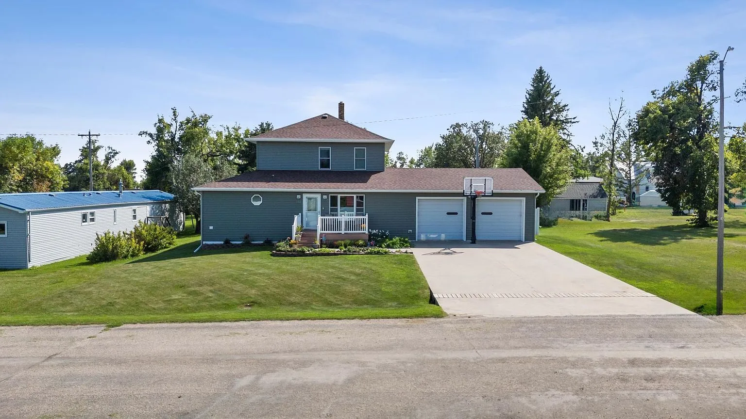 Hunter, ND Farmhouse with 4 Bedrooms and Nearly Quarter-Acre Lot for Sale photo 2