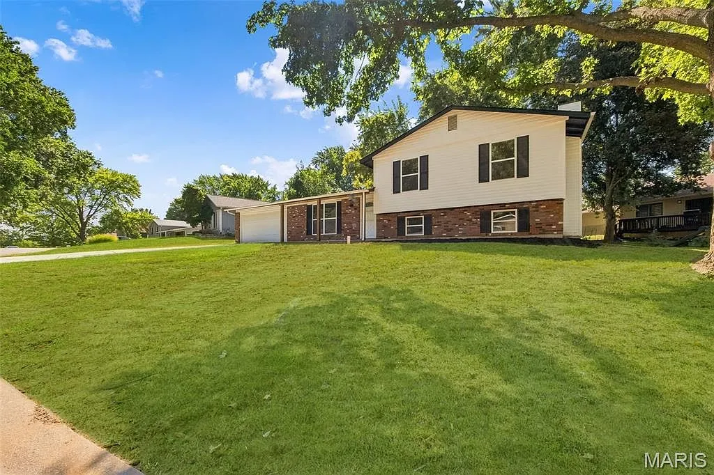 Fully Renovated Single-Family Home in Saint Peters, MO photo 4