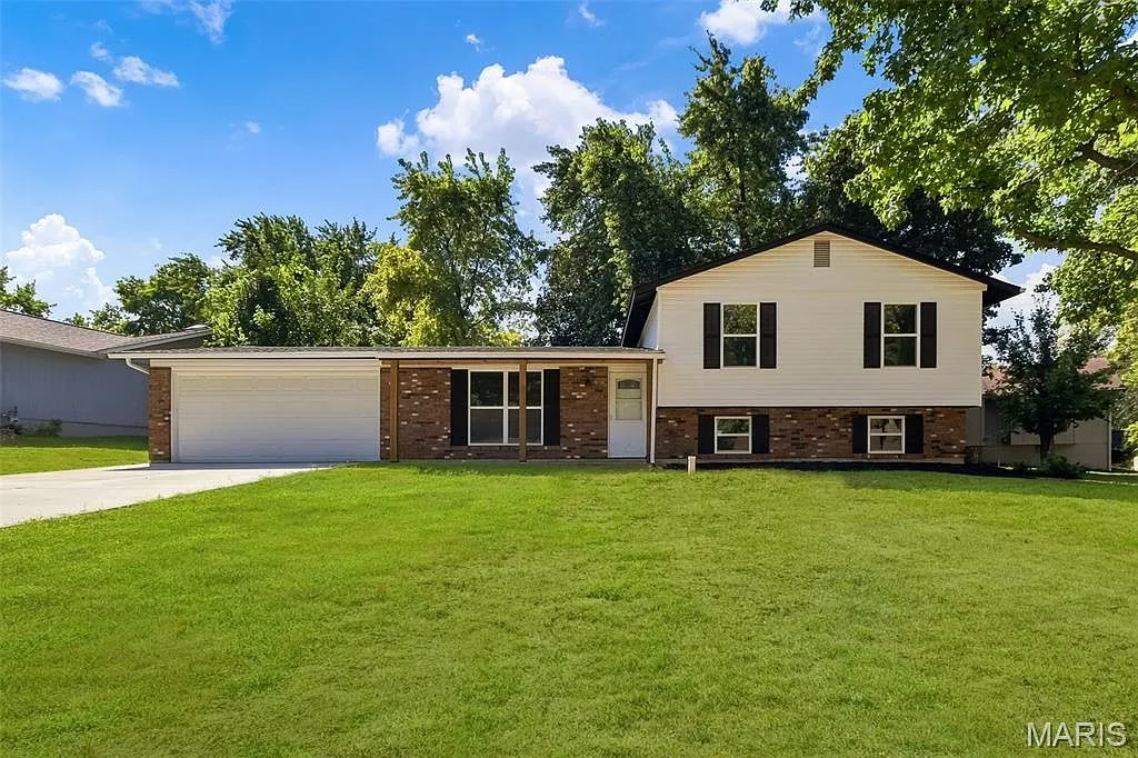 Fully Renovated Single-Family Home in Saint Peters, MO photo 2