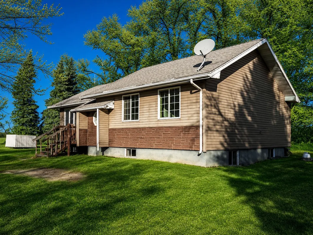 Country Home on 3 Acres Near Northwood Schools photo 4