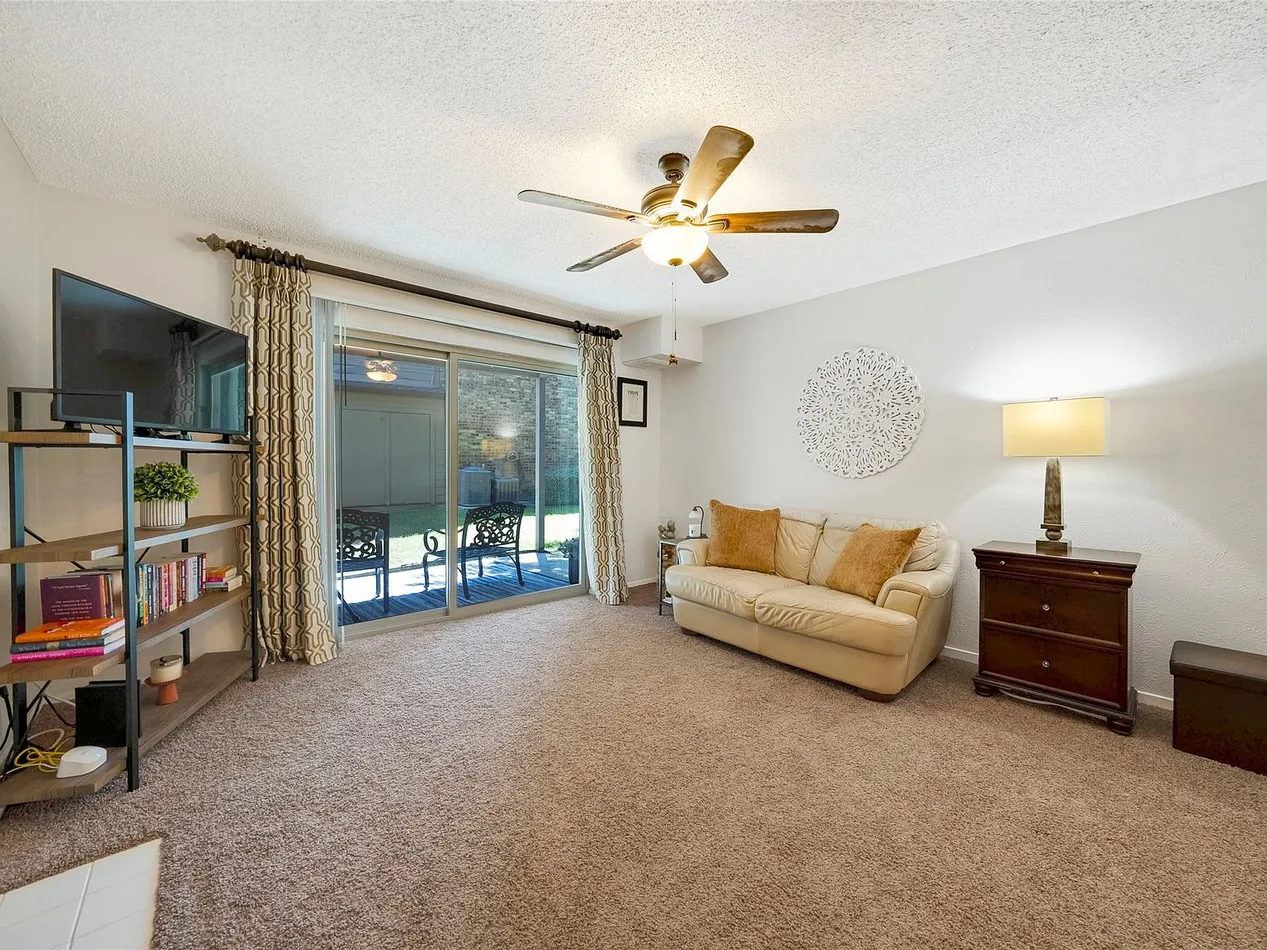 First-Floor Condo in Prestonwood Green, Dallas photo 5