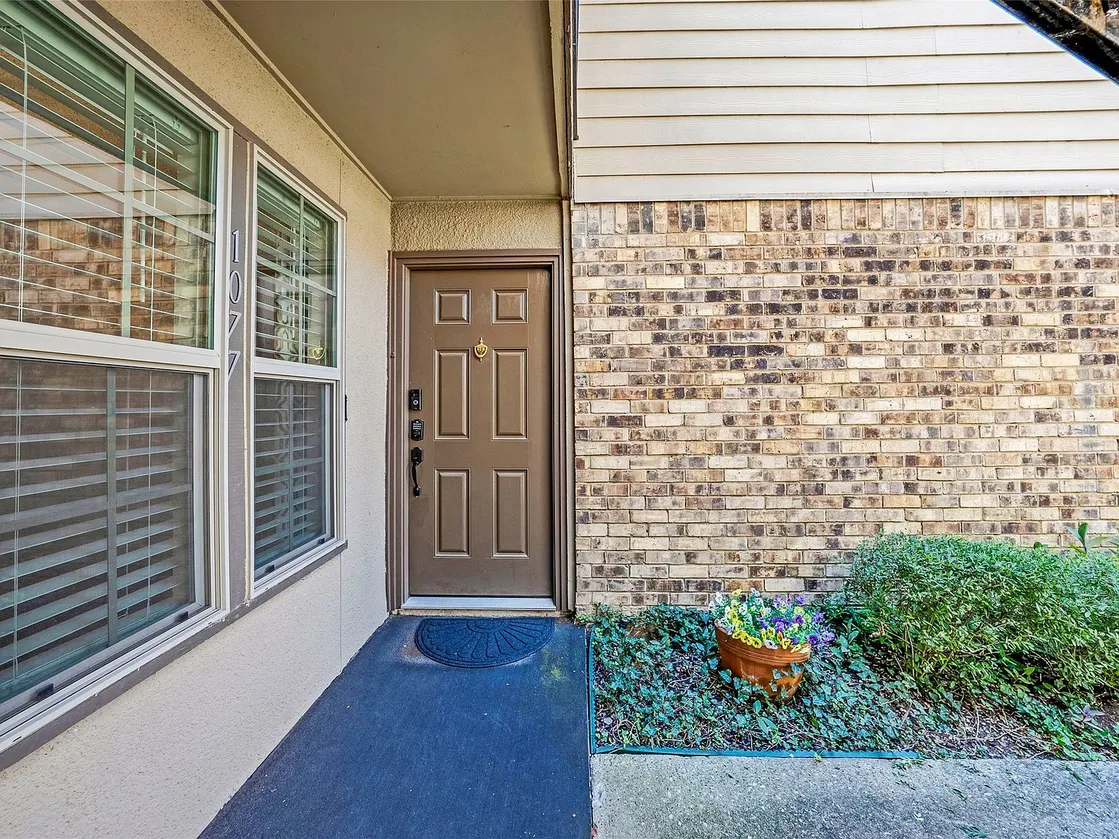 First-Floor Condo in Prestonwood Green, Dallas photo 2