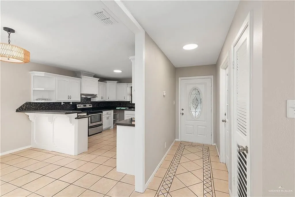 Move-In Ready Single-Family Home at 212 N 39th St, McAllen, TX photo 7