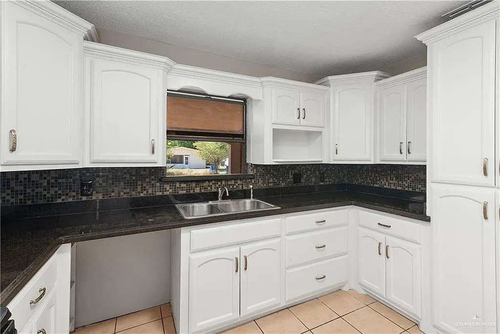Move-In Ready Single-Family Home at 212 N 39th St, McAllen, TX photo 10