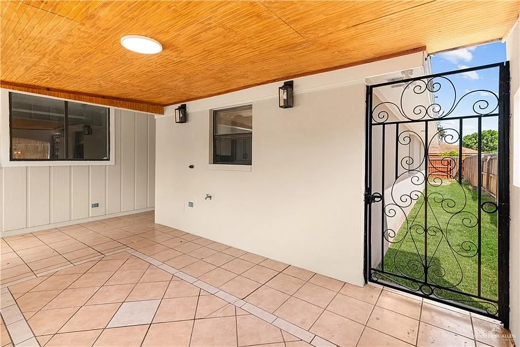 Move-In Ready Single-Family Home at 212 N 39th St, McAllen, TX photo 4