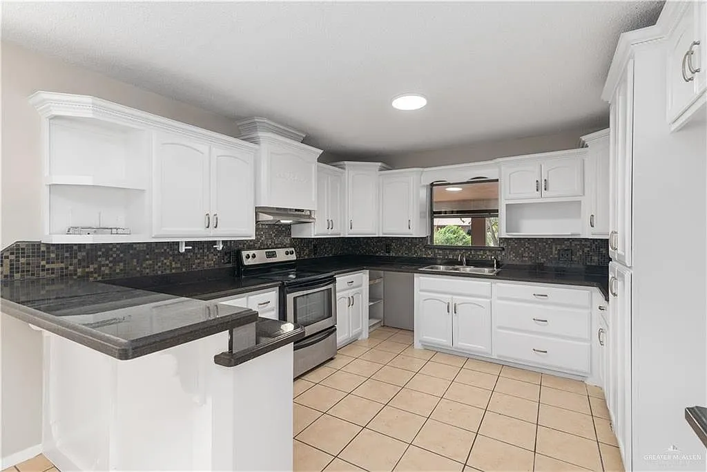 Move-In Ready Single-Family Home at 212 N 39th St, McAllen, TX photo 9