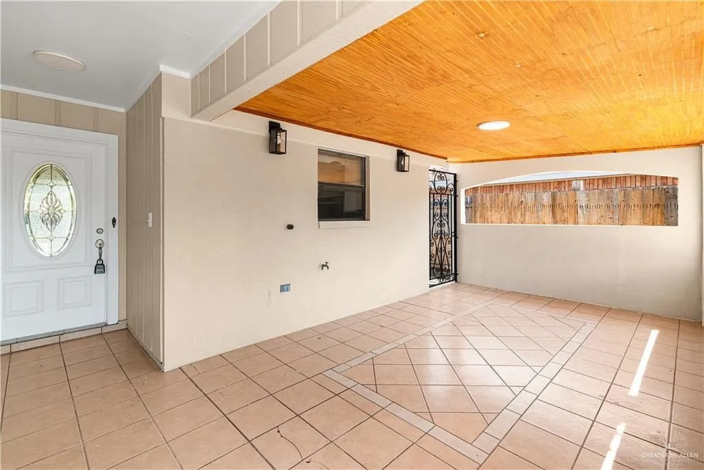 Move-In Ready Single-Family Home at 212 N 39th St, McAllen, TX photo 3