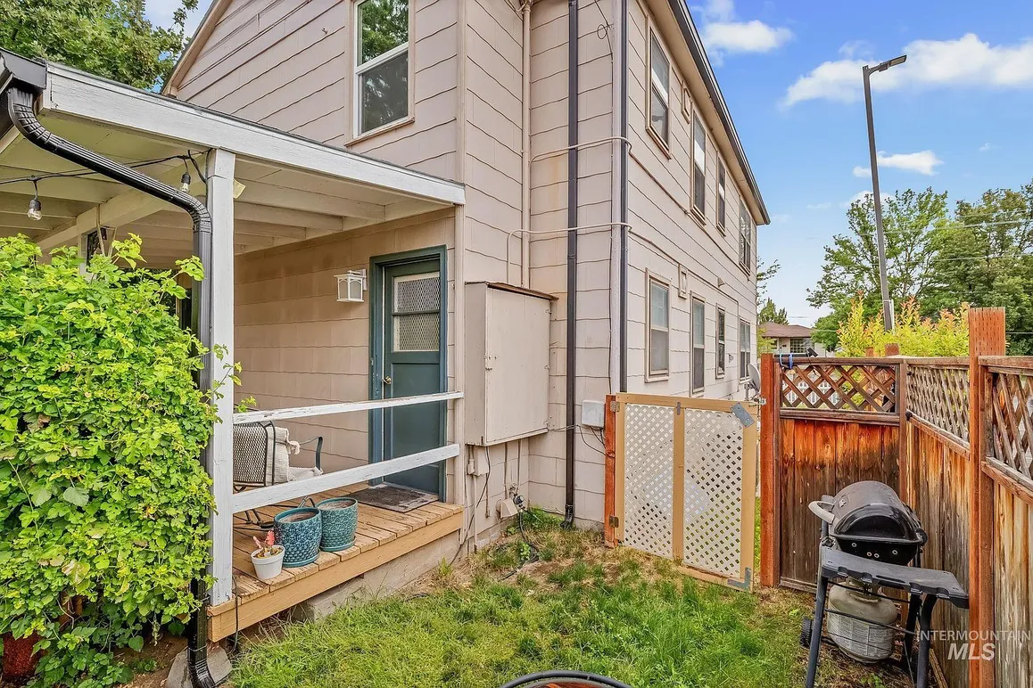 Lewiston Duplex with Detached 2-Car Garage and Alley Access photo 6