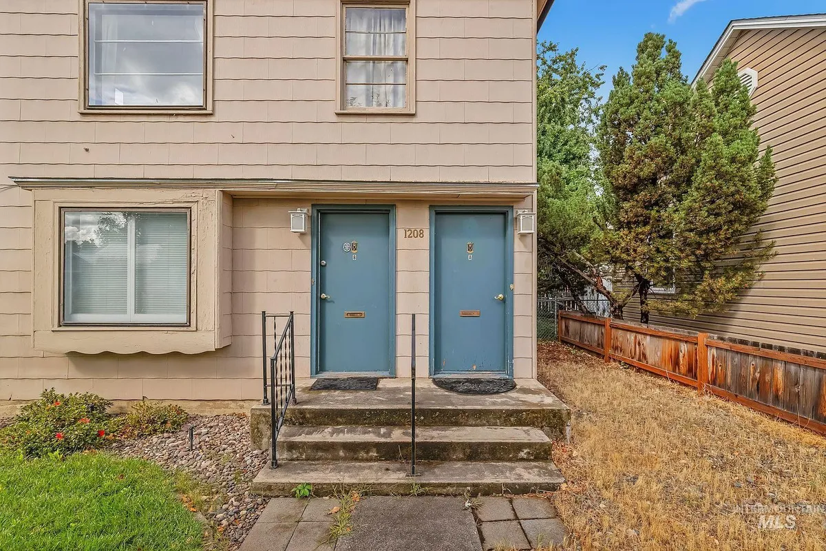 Lewiston Duplex with Detached 2-Car Garage and Alley Access photo 3