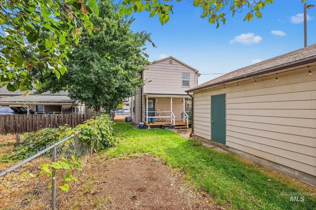 Lewiston Duplex with Detached 2-Car Garage and Alley Access photo 10