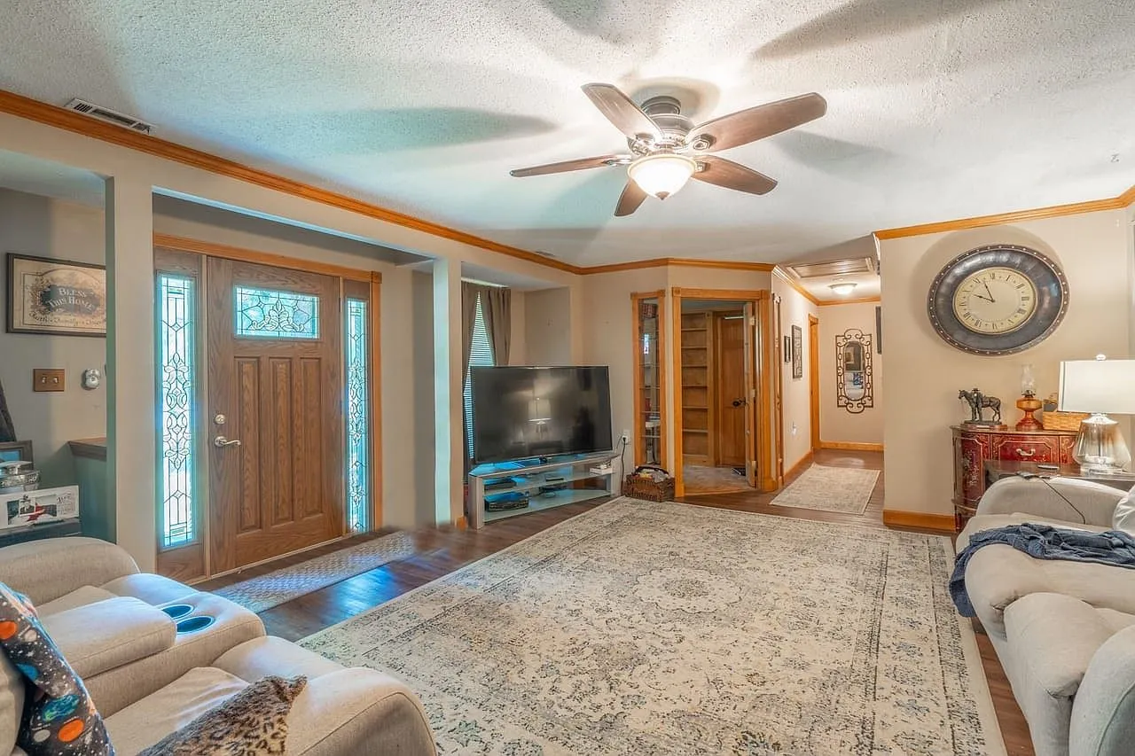 Versatile Country Property with Two Homes on 9 Acres in Poplar Bluff, Missouri photo 10
