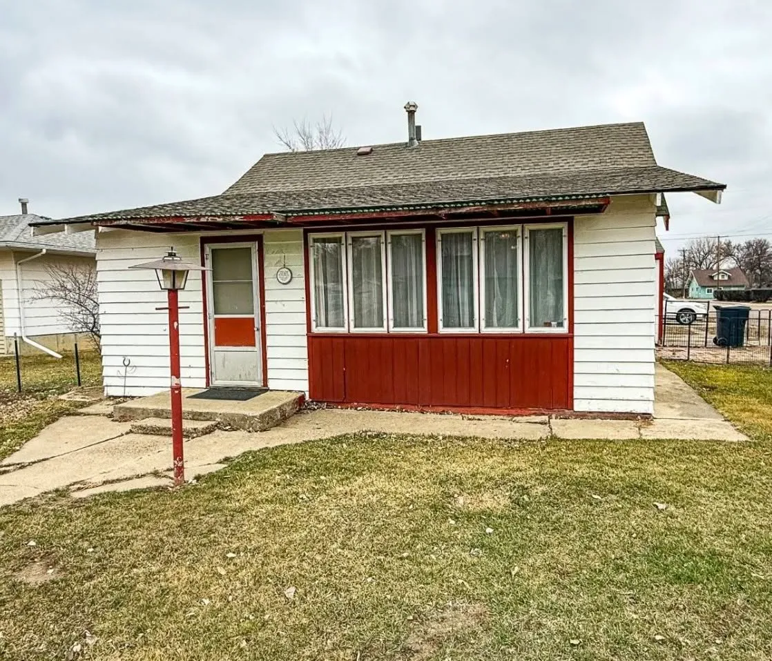 Cozy and Affordable 1934 Two-Bedroom Home in Montana for $80,000 photo 4