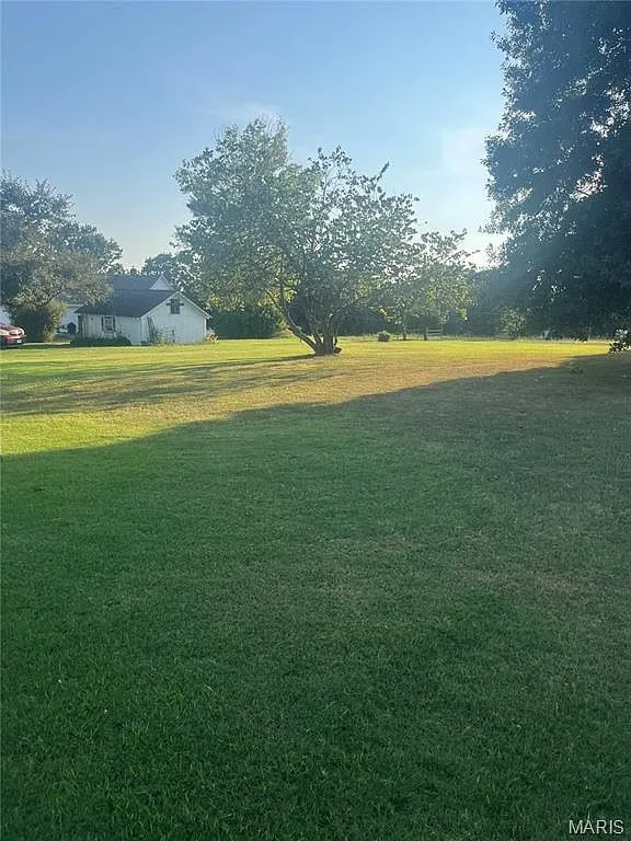 Charming Farmhouse on 15.4 Acres in Houston, Missouri photo 4