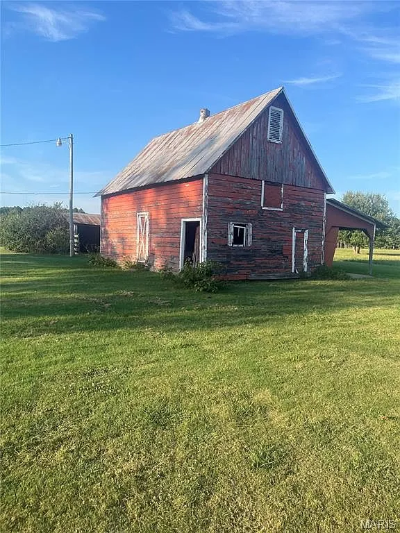 Charming Farmhouse on 15.4 Acres in Houston, Missouri photo 3