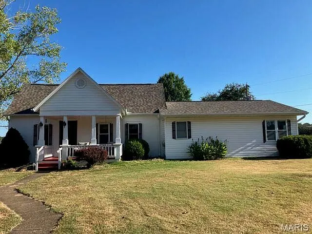 Charming Farmhouse on 15.4 Acres in Houston, Missouri photo 9