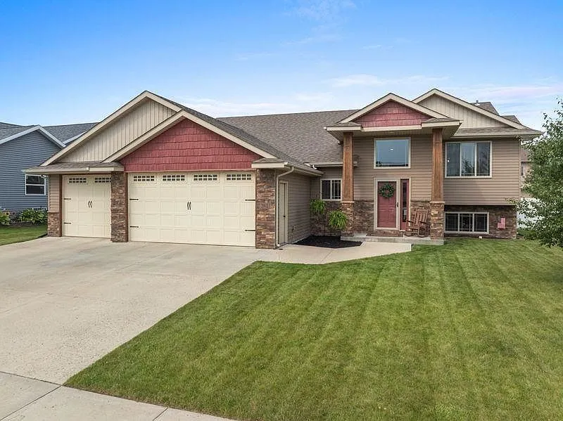 Custom Five-Bedroom Home in Pheasants Run, Minot, ND photo 2
