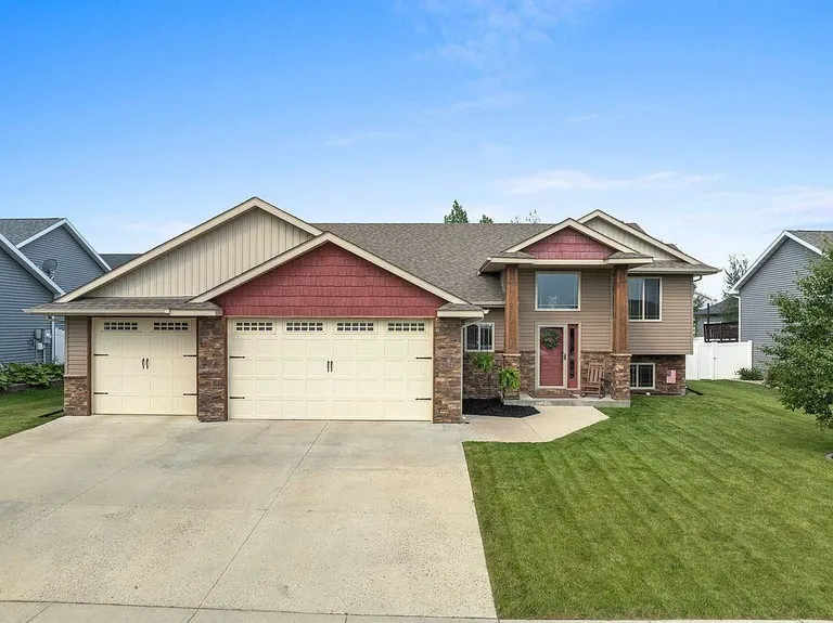 Custom Five-Bedroom Home in Pheasants Run, Minot, ND property photo