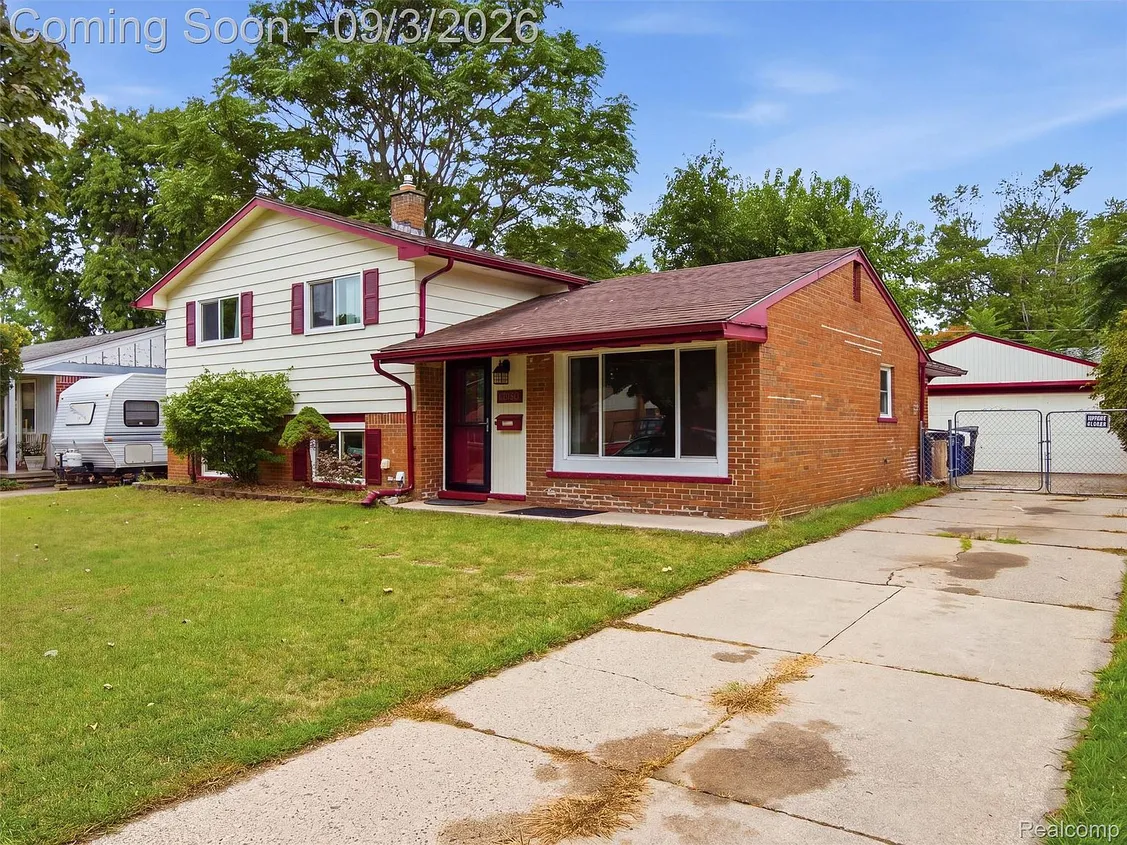 Charming 3-Bedroom Westland Home with Flexible 4-Bedroom Potential photo 2