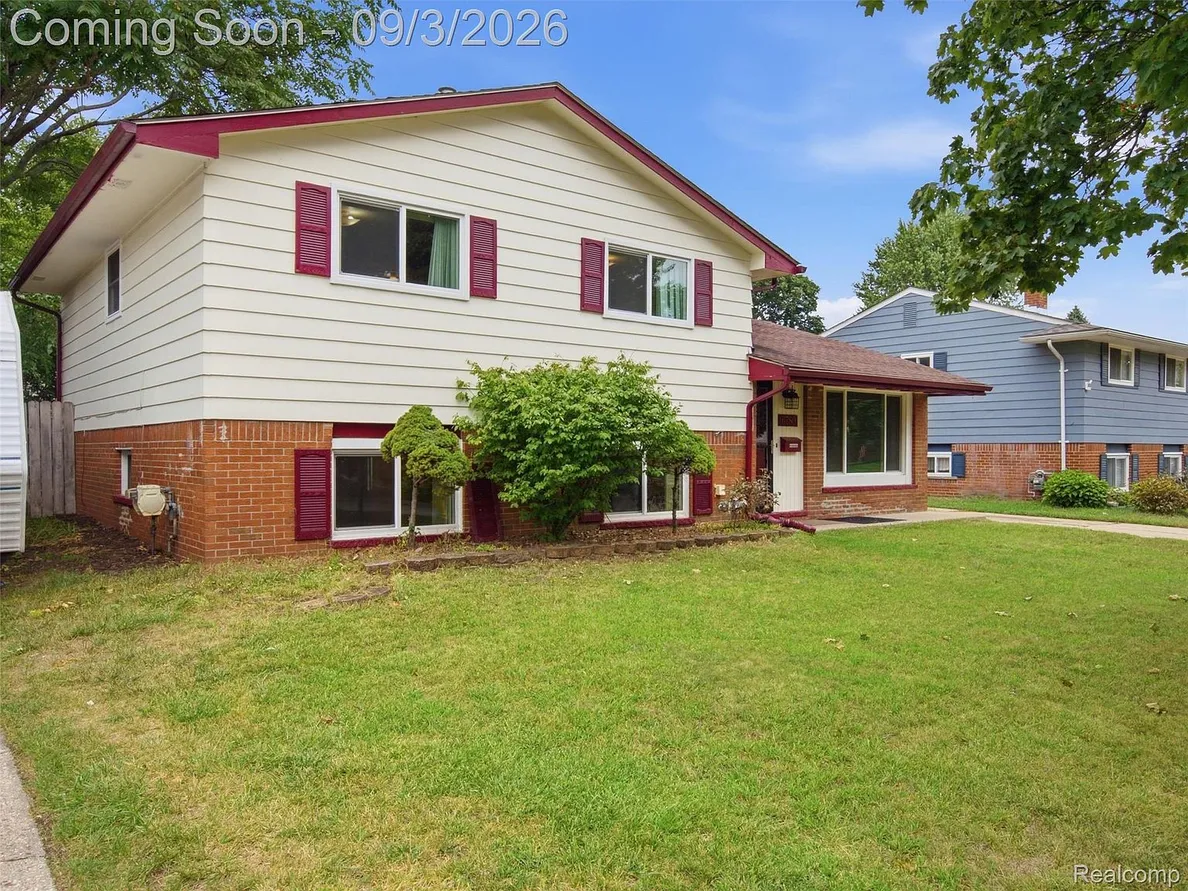 Charming 3-Bedroom Westland Home with Flexible 4-Bedroom Potential photo 3