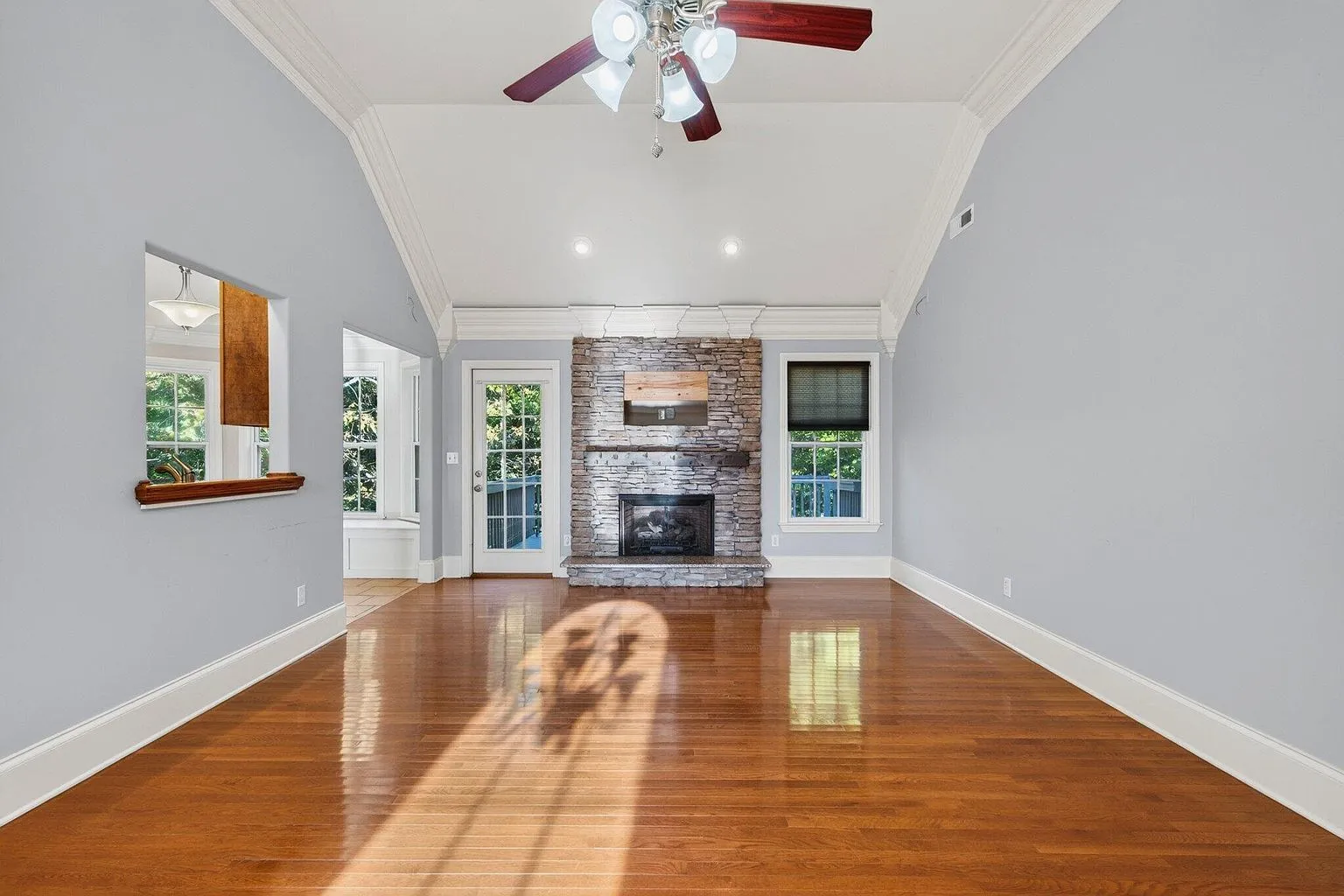 Ooltewah, TN Split-Foyer Home with Finished Basement and Pool photo 8