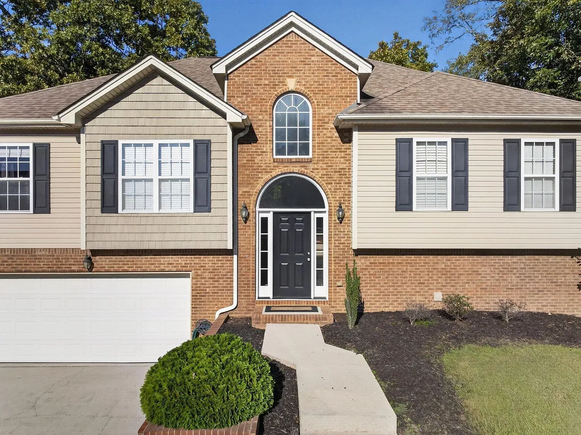 Ooltewah, TN Split-Foyer Home with Finished Basement and Pool photo 4