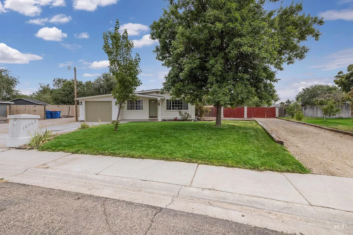 3-Bedroom Single-Family Home with Spacious Lot in Boise, Idaho photo 4