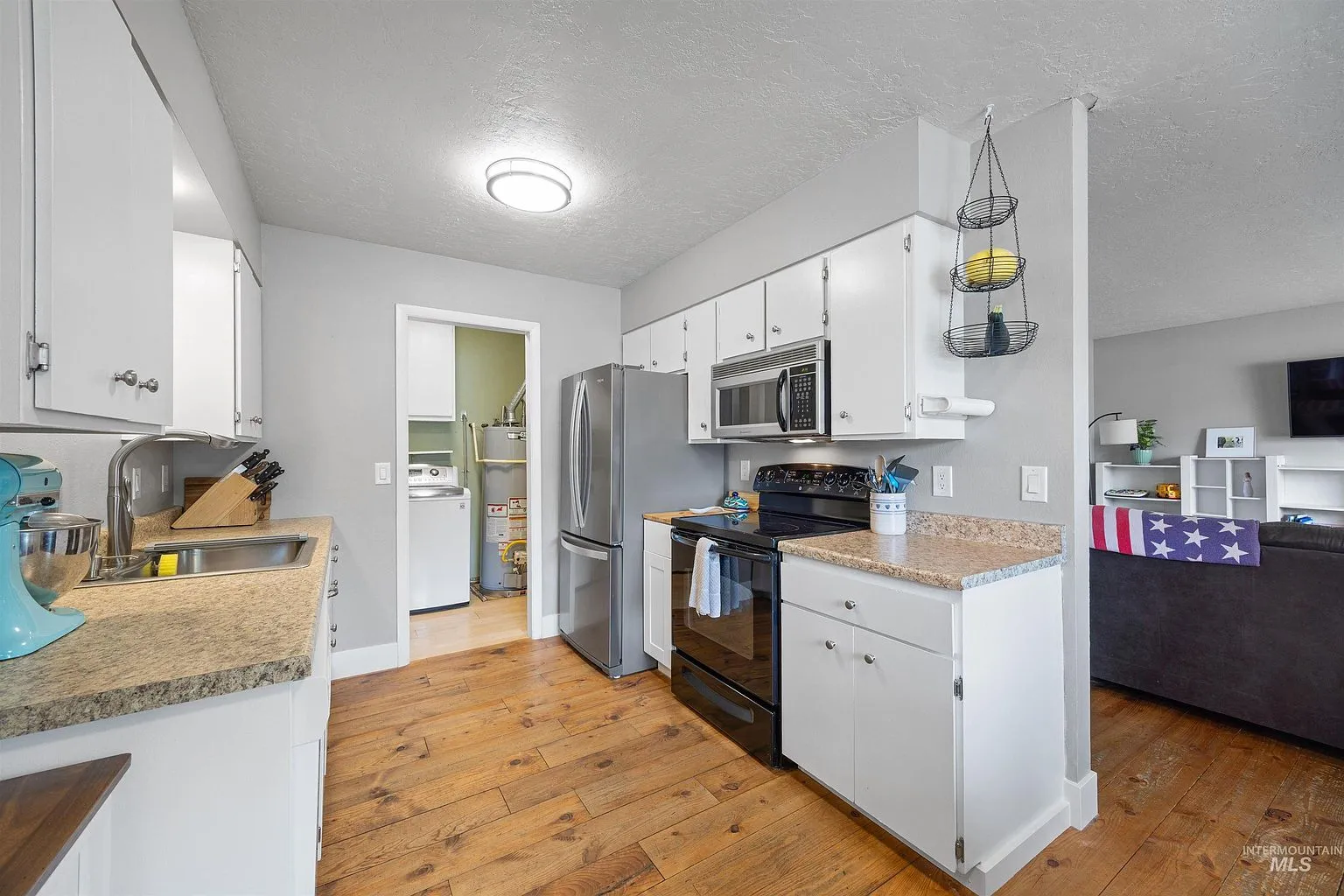 3-Bedroom Single-Family Home with Spacious Lot in Boise, Idaho photo 9