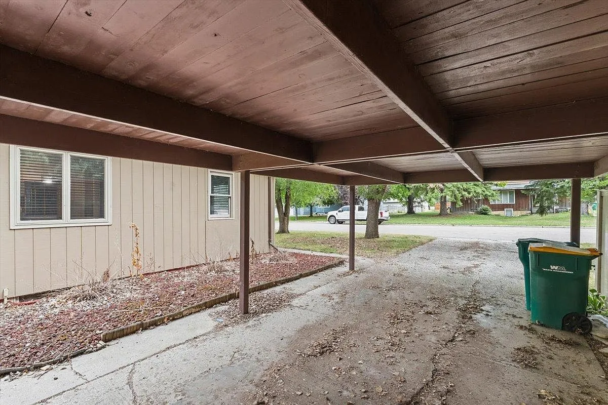 Charming Starter Home with Large Backyard in Wahpeton, ND photo 3