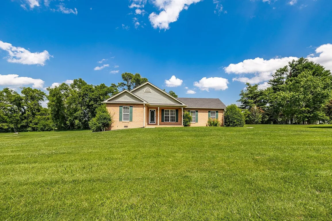 Updated Brick Ranch Home on 1.07 Acres in Gallatin, Tennessee photo 2