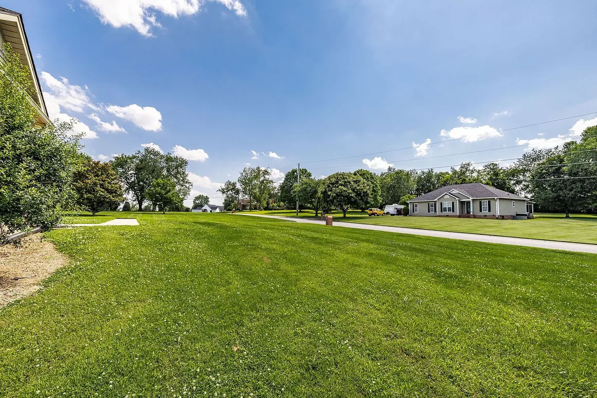 Updated Brick Ranch Home on 1.07 Acres in Gallatin, Tennessee photo 5