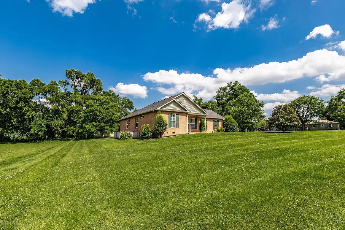 Updated Brick Ranch Home on 1.07 Acres in Gallatin, Tennessee photo 4