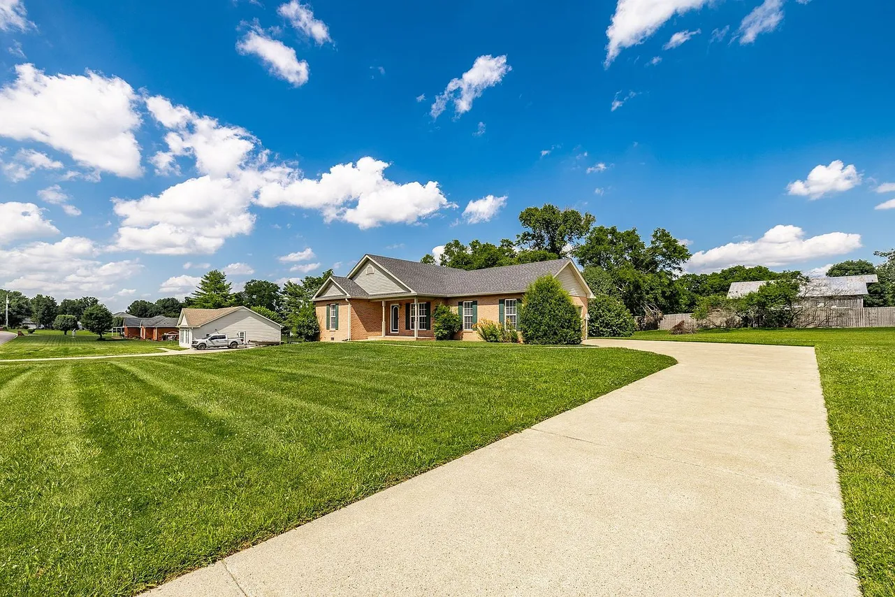 Updated Brick Ranch Home on 1.07 Acres in Gallatin, Tennessee photo 6