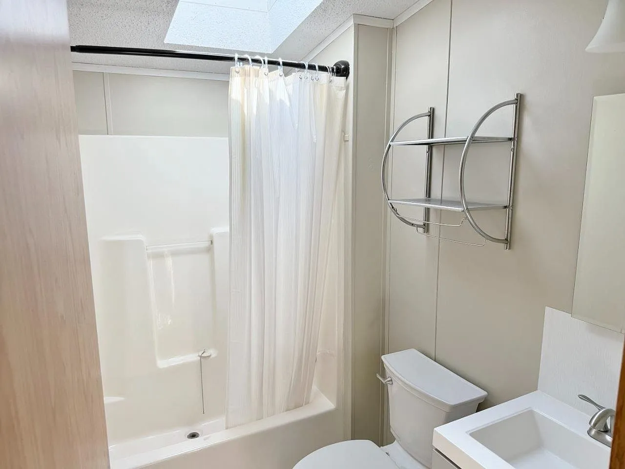 Updated Manufactured Home for Sale in Prairie Bluffs, Minot, ND photo 10